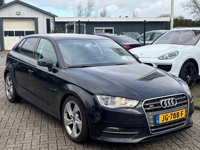Gebraucht Audi A3 Sport 105 PS (77 kW) 2013 Schwarz Limousine