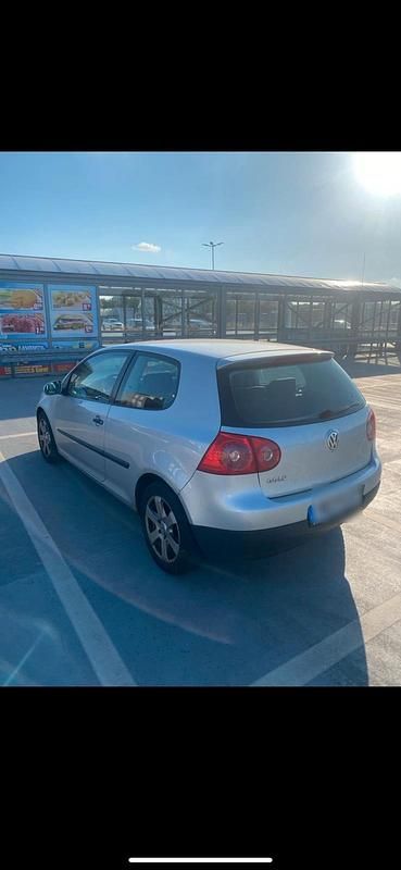 Silber Gebraucht 2005 VW Golf V Kleinwagen | 350 € (Superpreis) - Bild 1/4