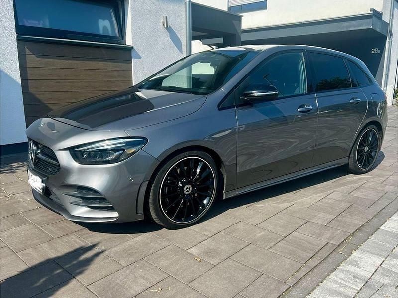 Gebraucht Mercedes B220 AMG line 190 PS (139 kW) 2019 Grau Van / Kleinbus