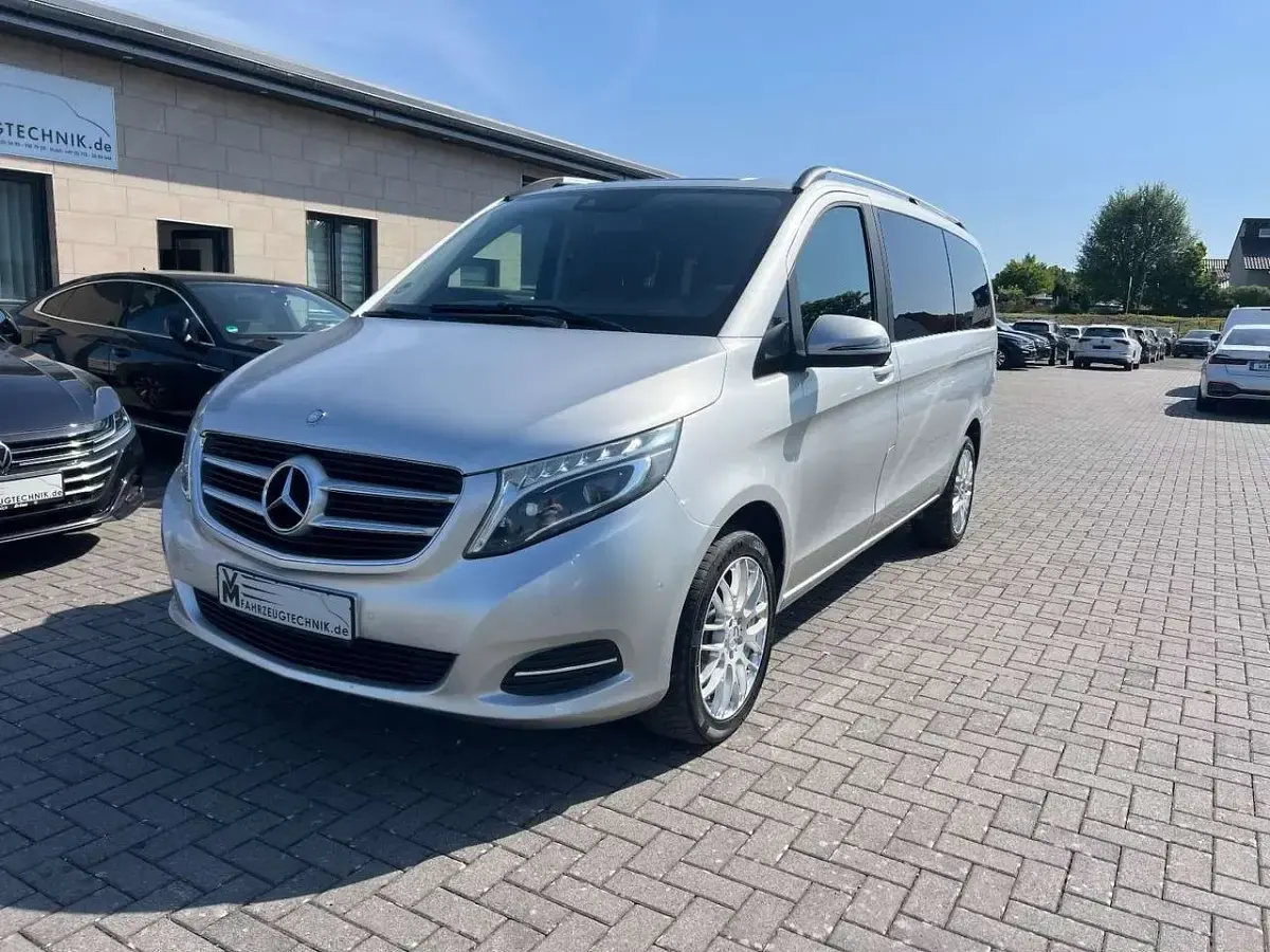 Gebraucht Mercedes V220 Edition 163 PS (119 kW) 2016 Silber Van / Kleinbus
