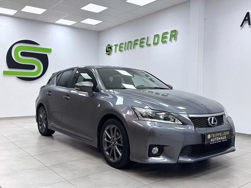 Grau Gebraucht 2013 Lexus CT200h Sport Line Kombi | 14.990 € (Fairer Preis) - Bild 1/4