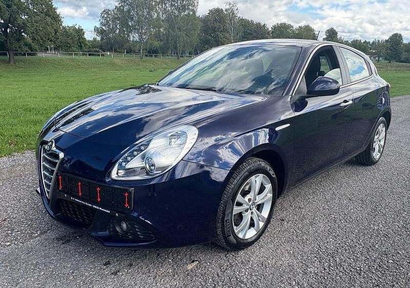 Blau Gebraucht 2013 Alfa Romeo Giulietta Turismo Kleinwagen | 9.810 € (Guter Preis) - Bild 1/4