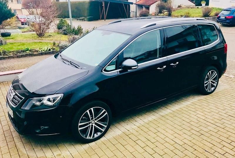 Schwarz Gebraucht 2018 Seat Alhambra FR-Line Van / Kleinbus | 26.620 € (Teuer) - Bild 1/4