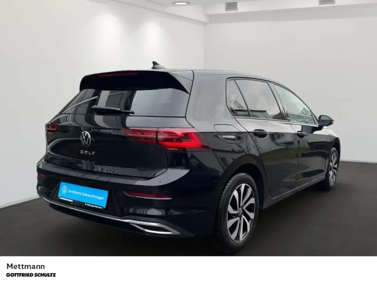 Gebraucht VW Golf VIII Active 150 PS (110 kW) 2023 Schwarz Limousine