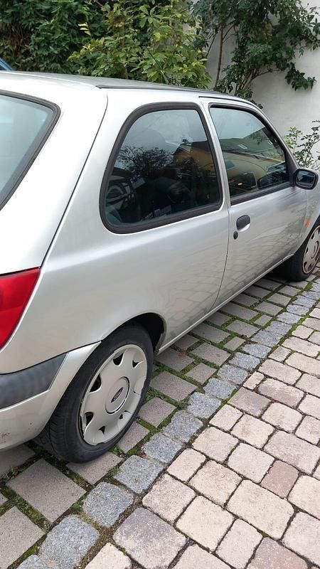 Silber Gebraucht 2002 Ford Fiesta Kleinwagen | 1.200 € (Fairer Preis) - Bild 1/4