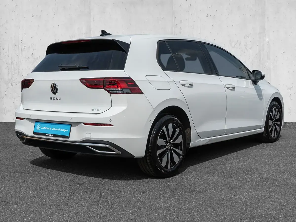 Gebraucht VW Golf VIII Move 150 PS (110 kW) 2023 Pure white Limousine