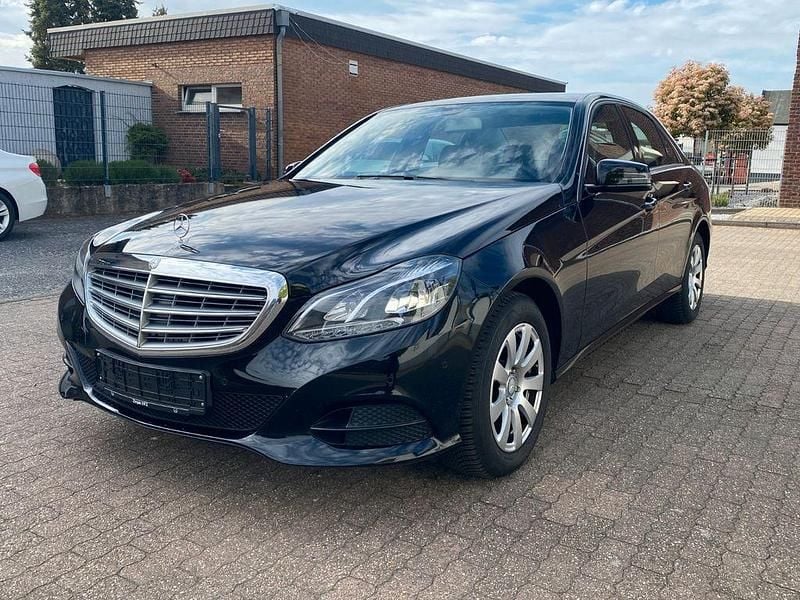 Second-hand Mercedes E200 184 CP (135 kW) 2015 Negru Berlinǎ