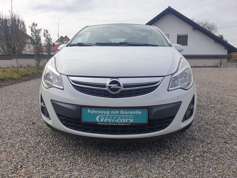Gebraucht Opel Corsa Color Edition 101 PS (74 kW) 2011 Weiß Kleinwagen