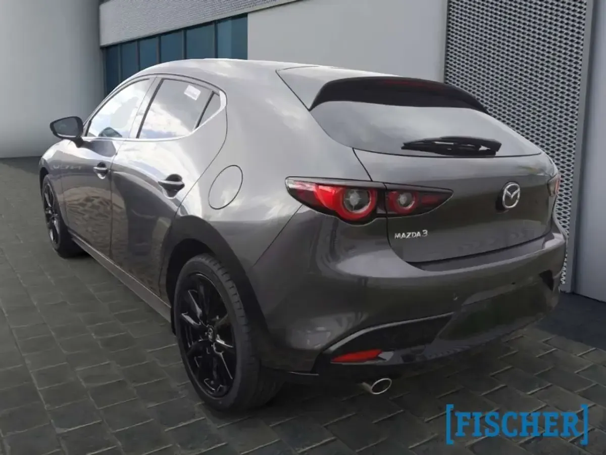 Neu Mazda 3 Homura-Line 140 PS (102 kW) 2026 Machine grey Limousine