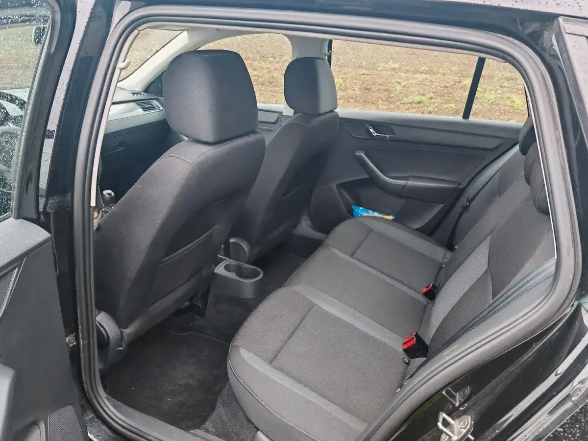 Gebraucht Skoda Rapid Ambition 90 PS (66 kW) 2015 Schwarz Kleinwagen