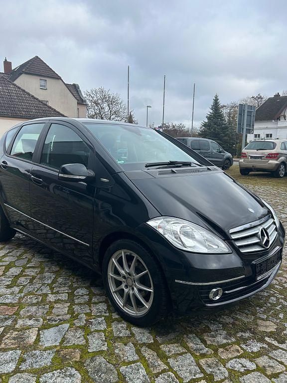 Gebraucht Mercedes A160 95 PS (69 kW) 2011 Schwarz Limousine