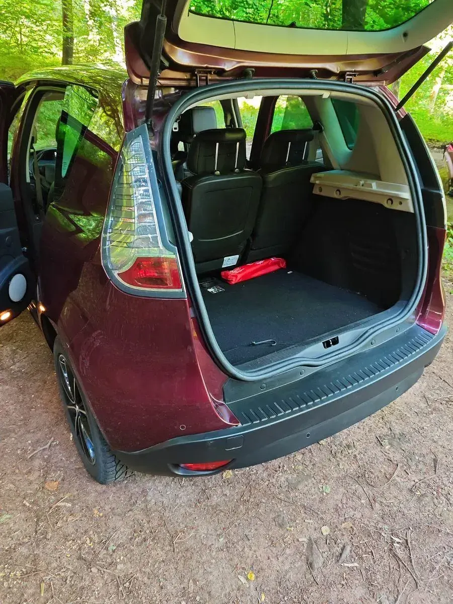 Gebraucht Renault Scenic E-Tech Bose Edition 163 PS (119 kW) 2014 Rot Van / Kleinbus