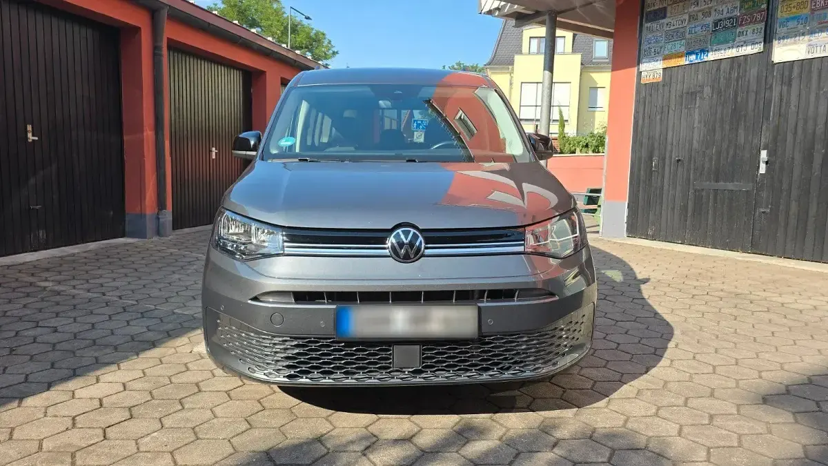 Gebraucht VW Caddy Life 116 PS (85 kW) 2024 Grau Van / Kleinbus
