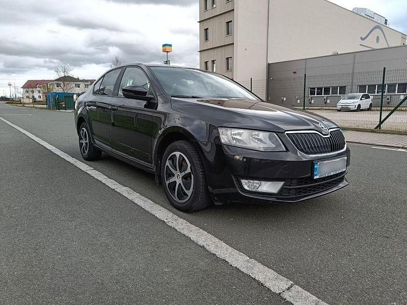 Gebraucht Skoda Octavia Ambition 140 PS (102 kW) 2014 Schwarz Kombi
