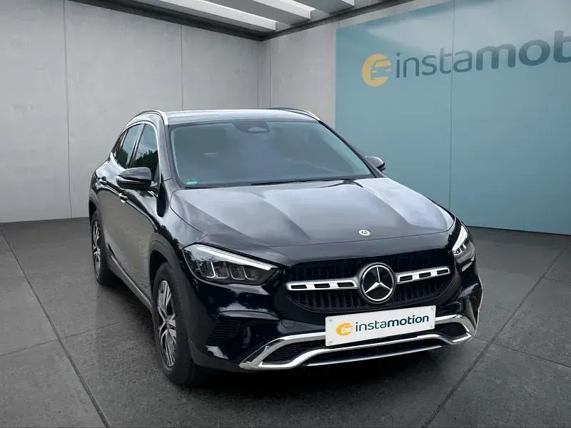 Gebraucht Mercedes GLA200 163 PS (119 kW) 2025 Schwarz SUV