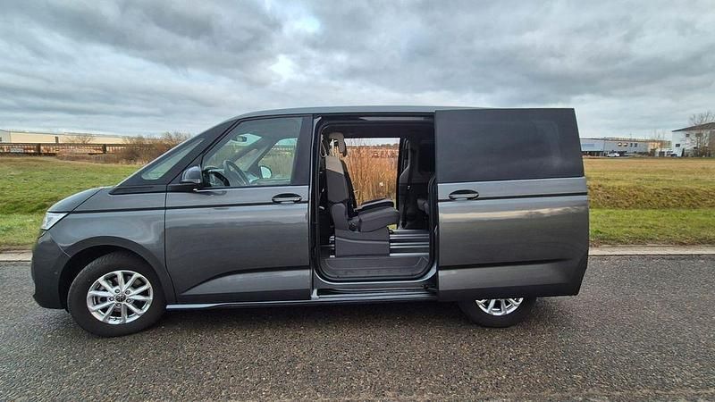 Second-hand VW Multivan 150 CP (110 kW) 2024 Gri Monovolum