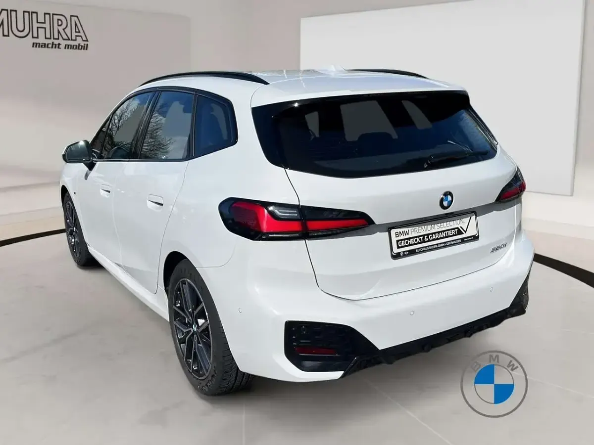 Gebraucht BMW 220 Active Tourer M Sport 170 PS (125 kW) 2025 Alpinweiss iii Van / Kleinbus