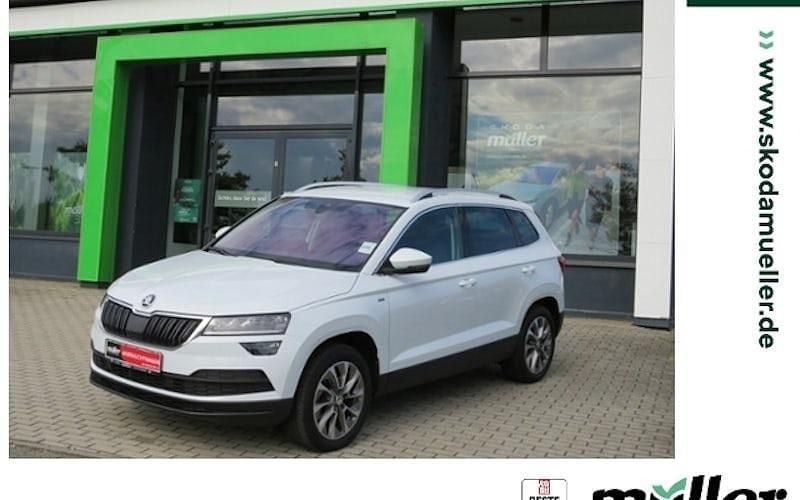 Weiß (moonweißperleffekt) Gebraucht 2021 Skoda Karoq Clever SUV | 23.591 € (Superpreis) - Bild 1/4