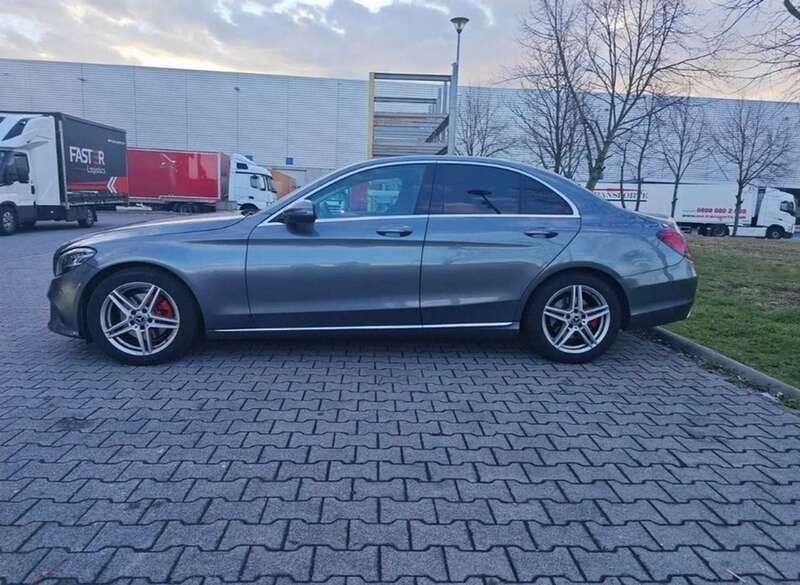 Grau Gebraucht 2019 Mercedes C220 Avantgarde Limousine | 14.400 € - Bild 1/4