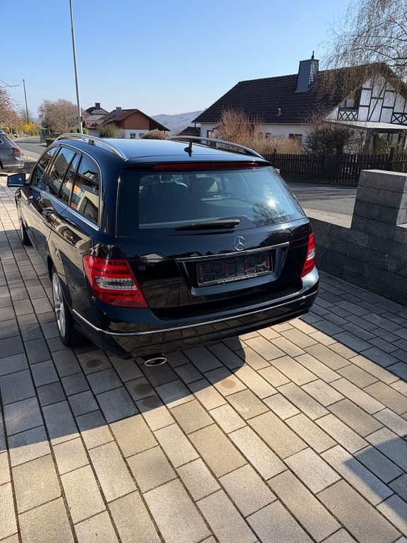 Gebraucht Mercedes C250 204 PS (150 kW) 2011 Schwarz Limousine