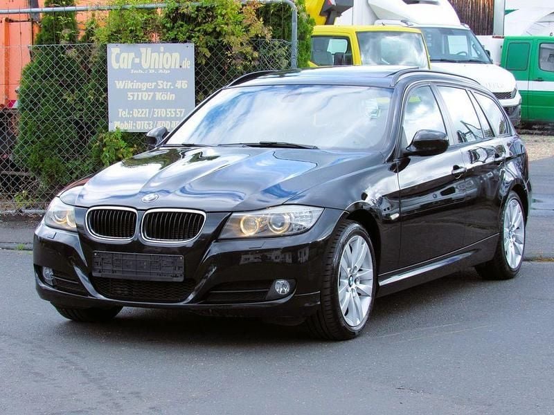 Schwarzsaphir Gebraucht 2010 BMW 320 Sport Line Kombi | 4.900 € (Fairer Preis) - Bild 1/4