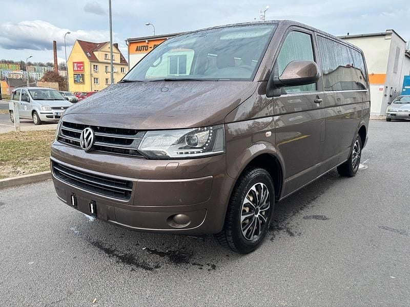 Gebraucht VW Caravelle 140 PS (102 kW) 2015 Braun Van / Kleinbus