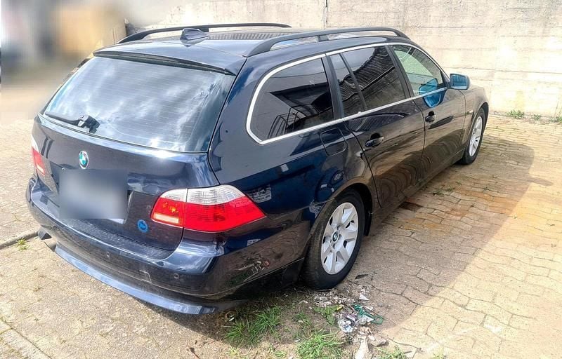 Używany BMW 520 170 KM (125 kW) 2006 Niebieski Kombi