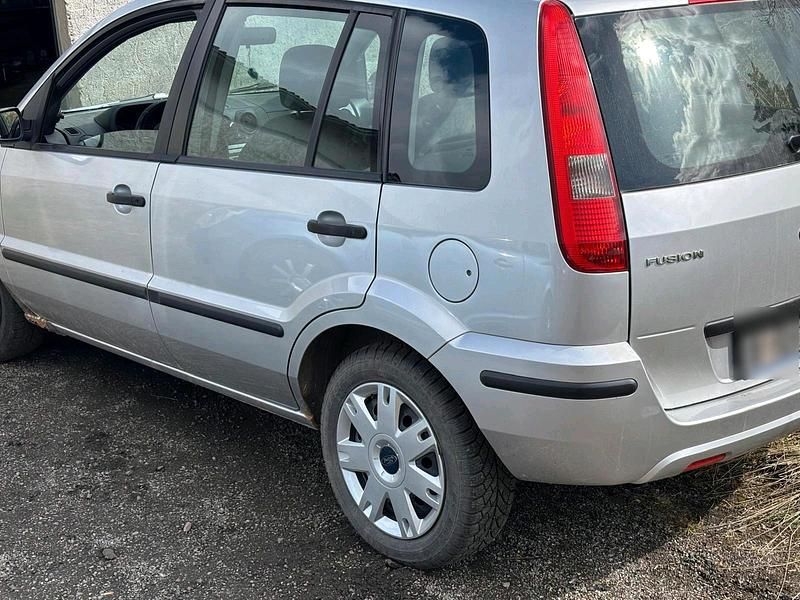 Gebraucht Ford Fusion 100 PS (73 kW) 2003 Silber Kleinwagen