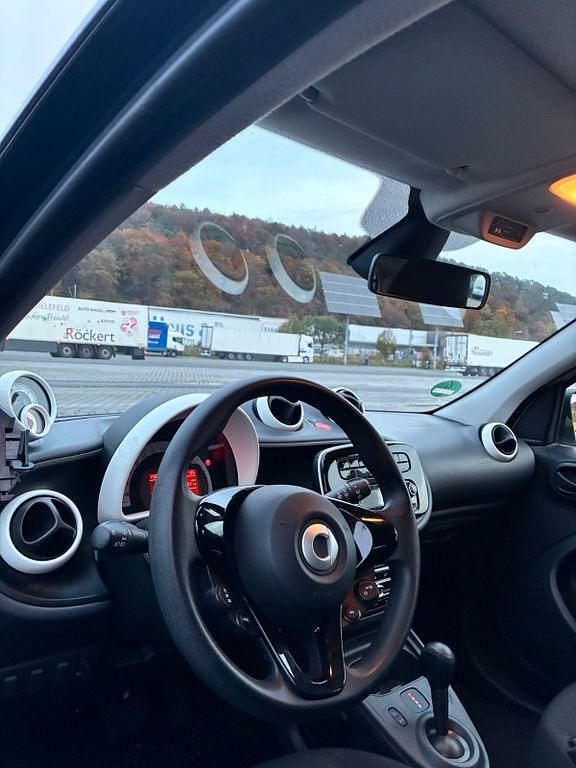 Gebraucht Smart ForFour Electric Drive 60 kW (82 PS) 2019 Weiß Limousine