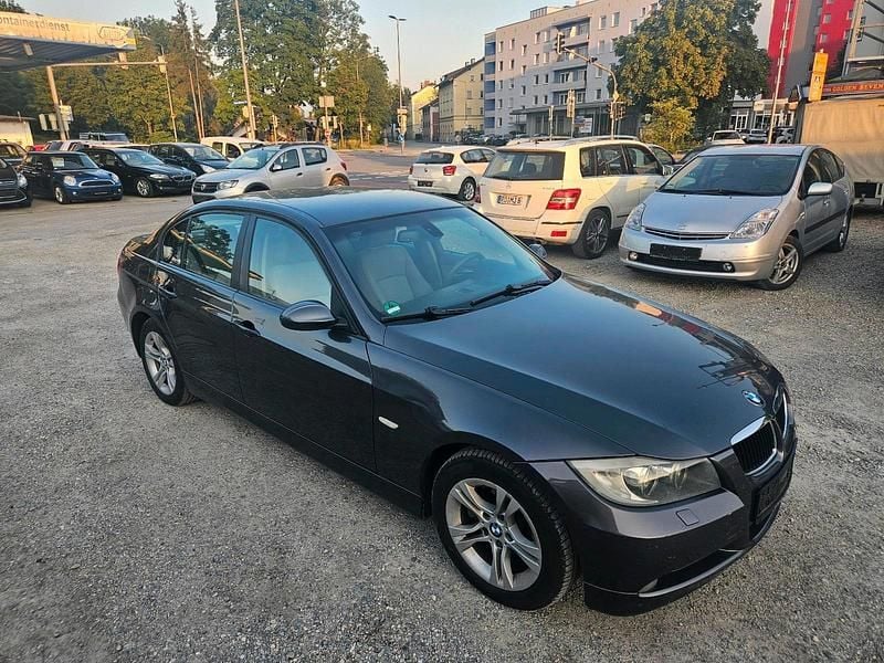 Grau Gebraucht 2007 BMW 320 Limousine | 3.900 € (Fairer Preis) - Bild 1/4