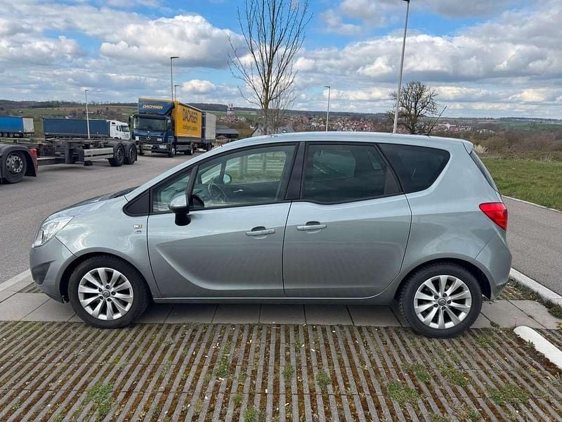 Gebraucht Opel Meriva 110 PS (80 kW) 2013 Silber Van / Kleinbus