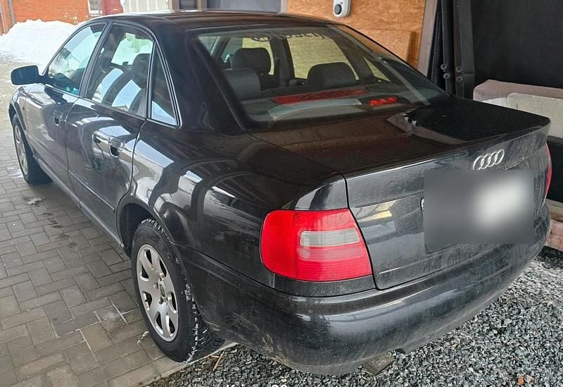 Usado Audi A4 100 CV (73 kW) 2000 Negro Berlina
