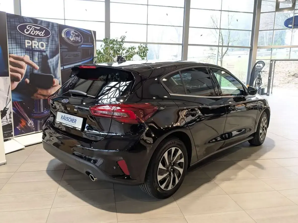 Gebraucht Ford Focus Titanium 155 PS (114 kW) 2026 Agate black metallic Limousine