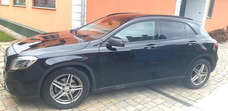 Gebraucht Mercedes GLA200 156 PS (114 kW) 2019 Schwarz SUV