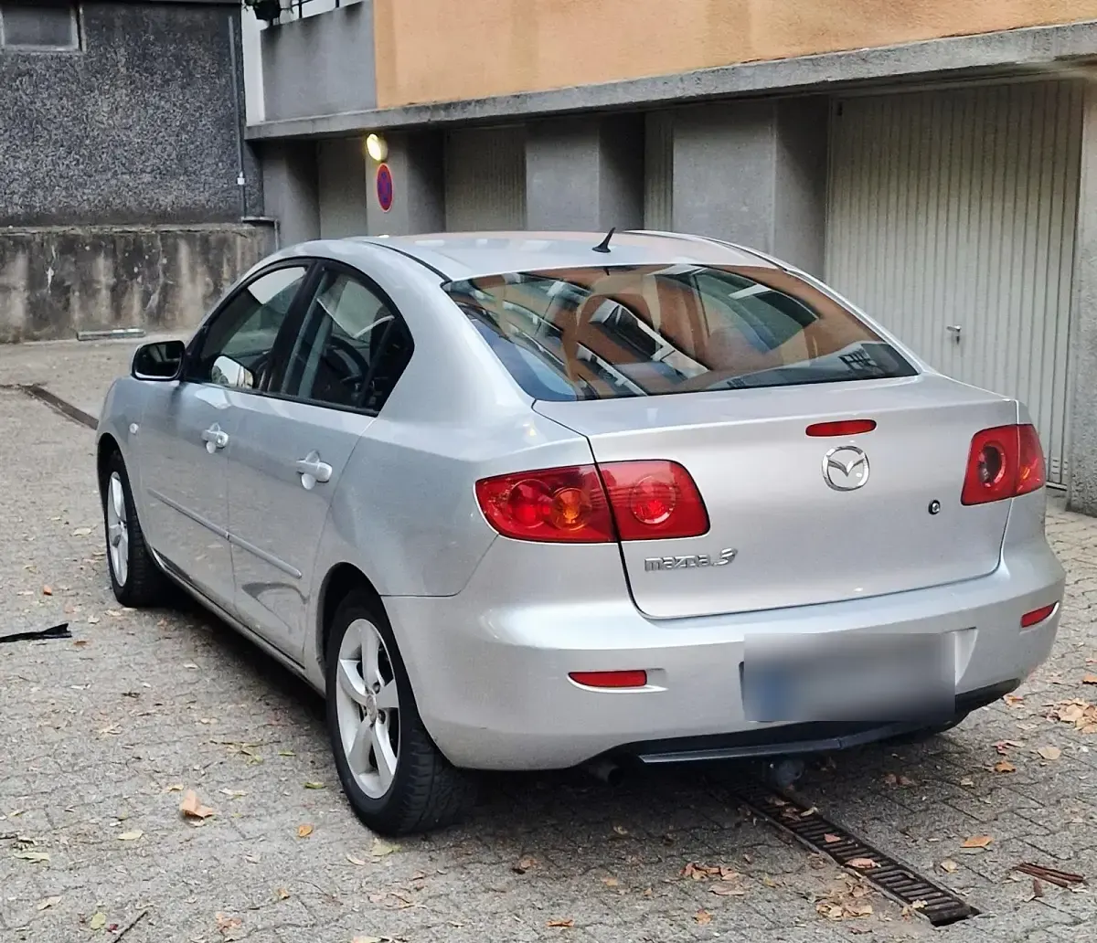 Używany Mazda 3 104 KM (76 kW) 2004 Srebrny Sedan/Limuzyna