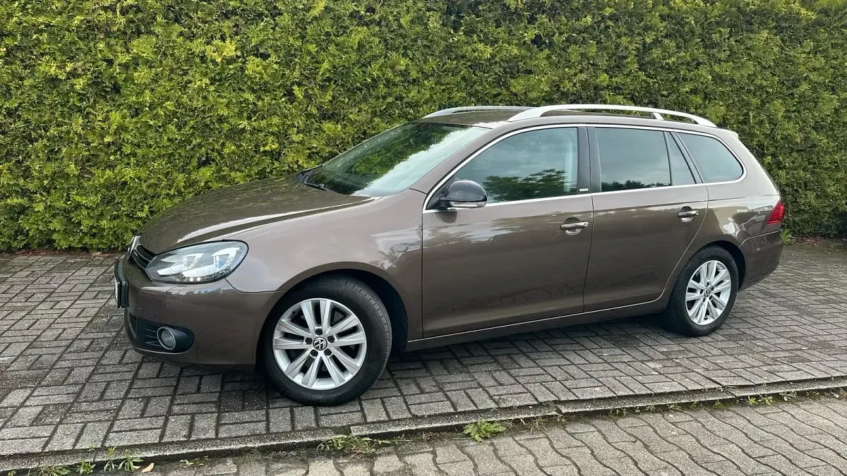 Gebraucht VW Golf VI Style 105 PS (77 kW) 2011 Braun Kleinwagen