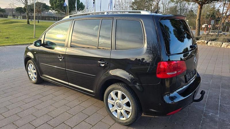 Gebraucht VW Touran Cup 105 PS (77 kW) 2014 Schwarz Van / Kleinbus