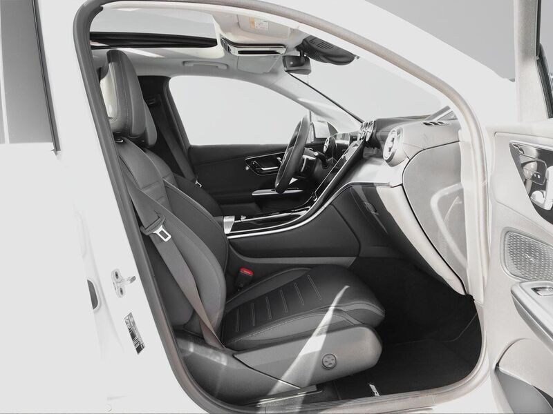 Gebraucht Mercedes GLC200 AMG line 204 PS (150 kW) 2024 Weiß SUV