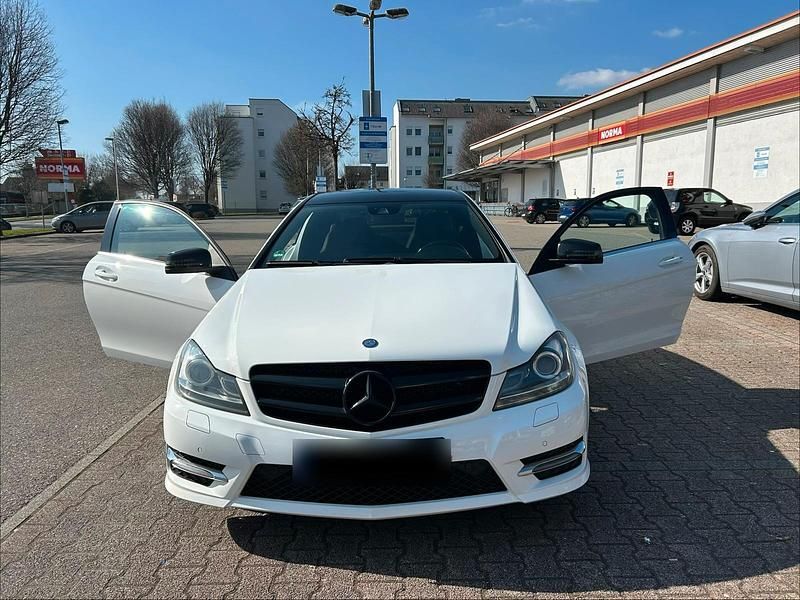 Gebraucht Mercedes C220 Sport 170 PS (125 kW) 2013 Weiß Coupé