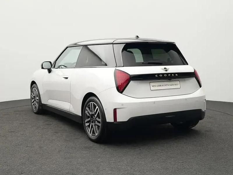 Second-hand Mini Cooper Classic 135 kW (184 CP) 2024 Alb Hatchback