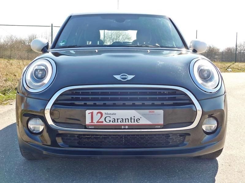 Gebraucht Mini Cooper D 116 PS (85 kW) 2016 Midnight black metallic Kleinwagen