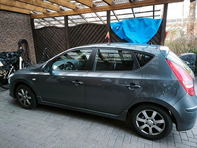 Gebraucht Hyundai i30 Classic 90 PS (66 kW) 2011 Limousine