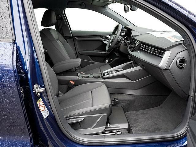 Używany Audi A3 Ambiente 116 KM (85 kW) 2025 Niebieski Sedan/Limuzyna