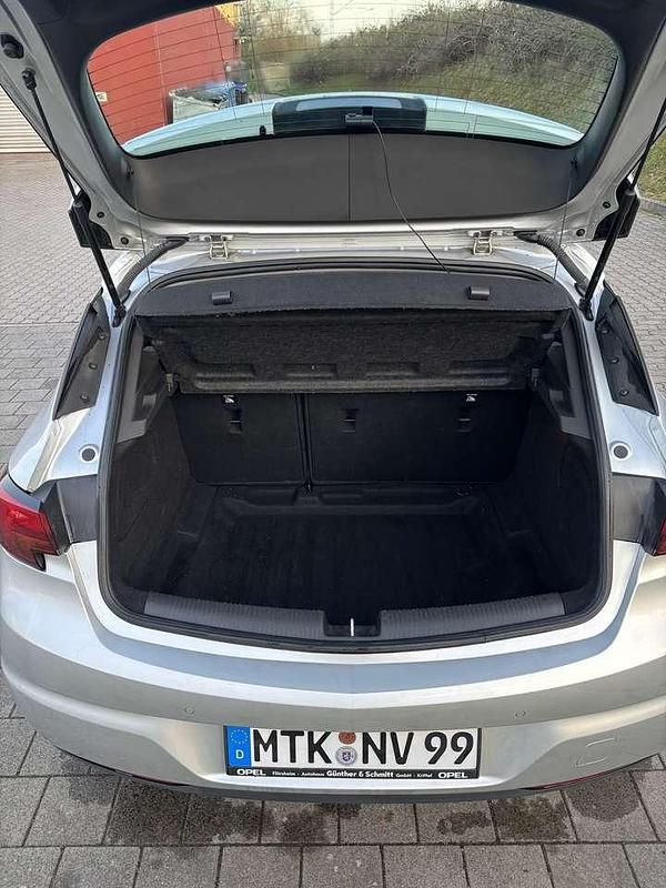 Używany Opel Astra Basis 131 KM (96 kW) 2021 Hatchback