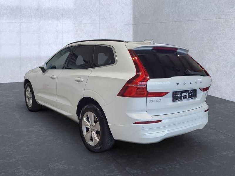 Gebraucht Volvo XC60 Core 197 PS (144 kW) 2024 Crystal white (metallic) SUV