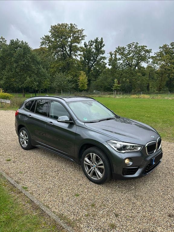 Grau Gebraucht 2016 BMW X1 M Sport SUV | 16.900 € (Superpreis) - Bild 1/4