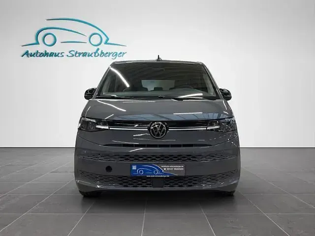 Second-hand VW Multivan Life 150 CP (110 kW) 2024 Gri Monovolum