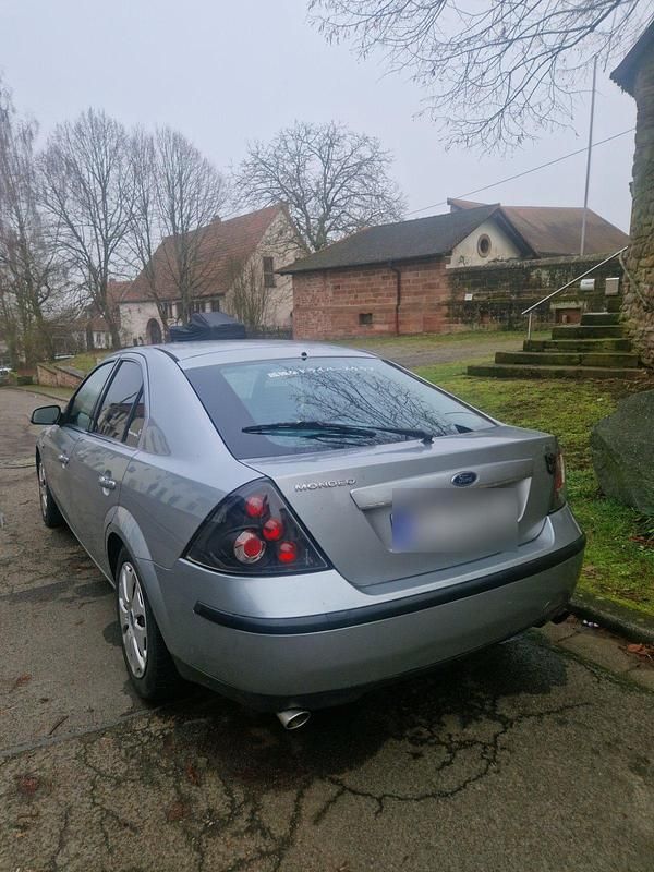 Gebraucht Ford Mondeo 131 PS (96 kW) 2004 Grau Limousine