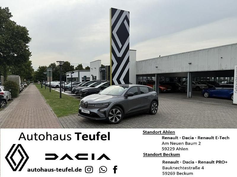 Grau Gebraucht 2022 Renault Mégane Evolution Limousine | 26.990 € (Etwas zu teuer) - Bild 1/4