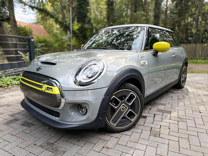 Grau Gebraucht 2020 Mini Cooper SE Kleinwagen | 16.300 € (Fairer Preis) - Bild 1/4